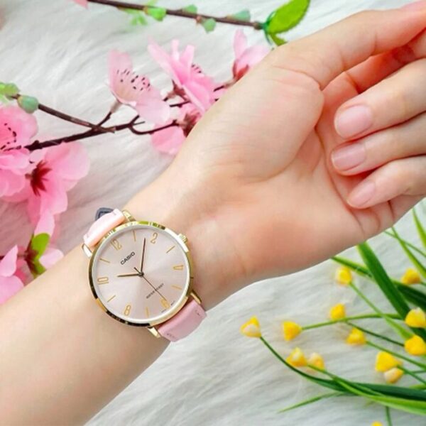 Casio femme. LTP-VT01GL-4BUDF