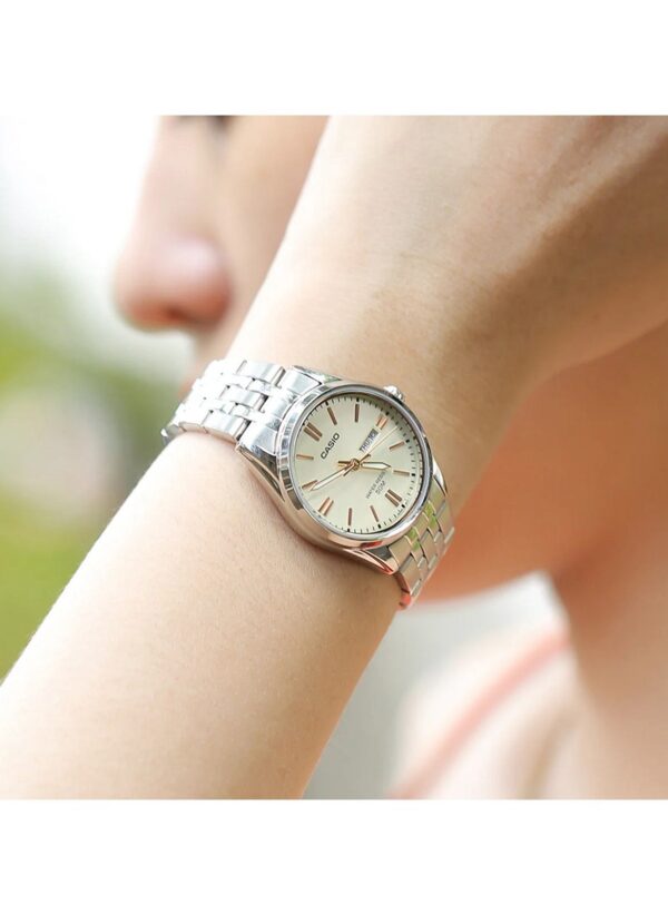 Casio femme. LTP-1335D-9AVDF