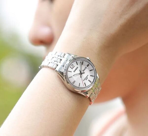 Casio femme. LTP-1335D-7AVDF